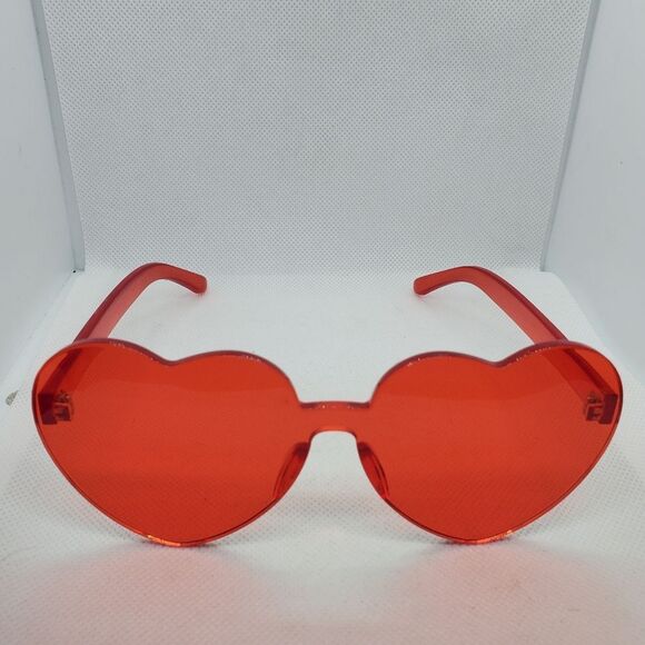 Red Heart Sunglasses - Picture 6 of 11